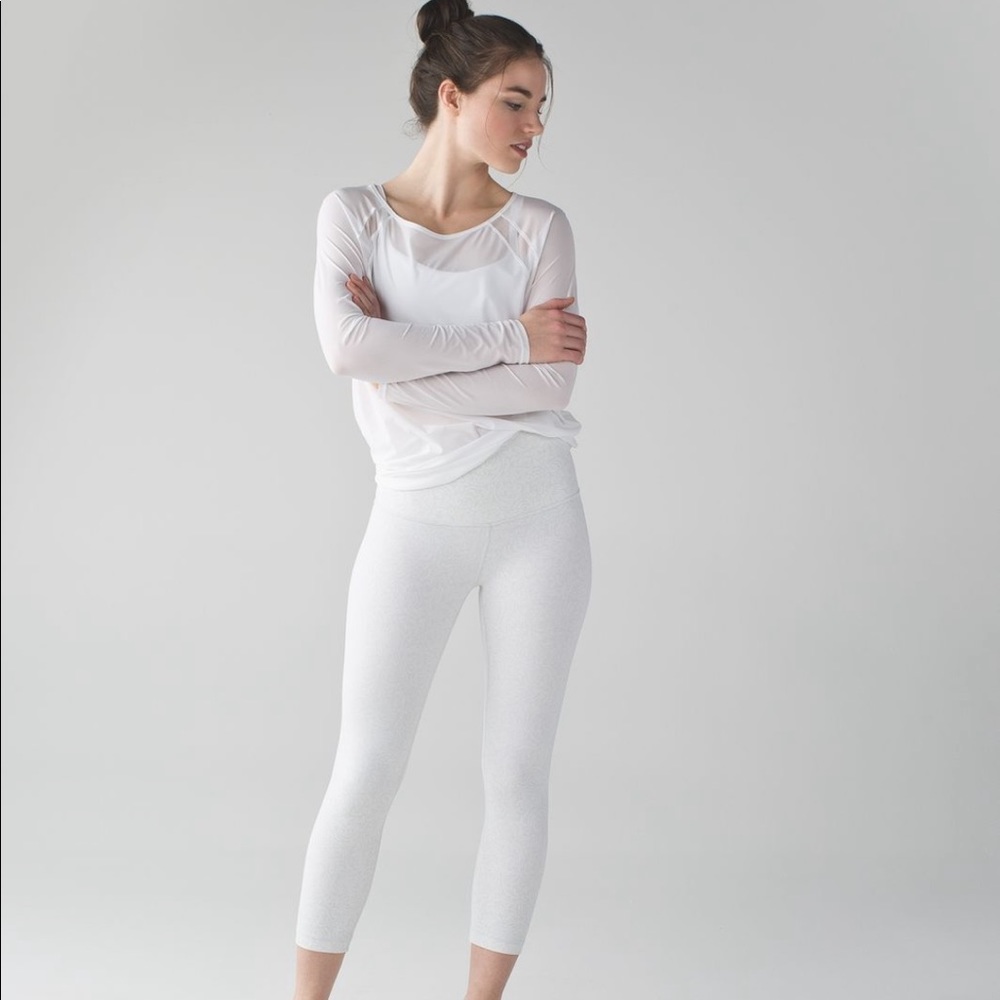NWOT lululemon Wunder Under Hi-rise Crop - White - Denim Luon - Size 6